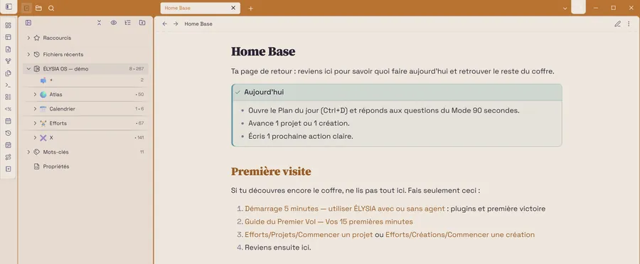 Un coffre ÉLYSIA OS 1.0.4 neuf au thème Optimike : l’explorateur avec Atlas, Calendrier, Efforts, et la Home Base avec « Aujourd’hui » et « Première visite ».