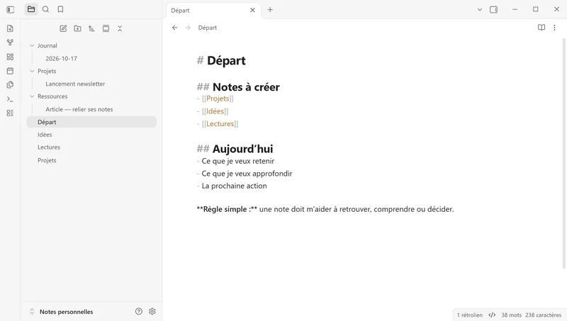 Capture d’Obsidian : la même note Départ en mode source, avec les titres, la liste et les liens internes écrits en Markdown.